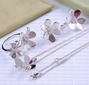 18K Gold Plated High quality Necklace Diamond Four Leaf Clover Flowers Link Crystals Clavicle Necklaces Silver for Women&Girls Wedding Jewelry Gift