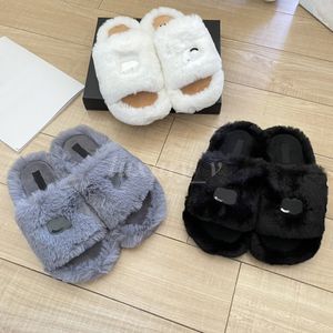 Designer Wool Slippers Women Fur Slides Winter Warm Soft Rubber Shoes Fashion Lady Fluffy Slippers Vintage Furry Sandals