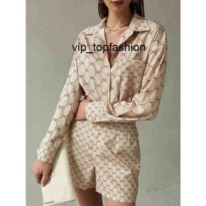 tute da donna di lusso firmate tute da donna in due pezzi set di raso di seta stampato maniche lunghe scollo a V abito estivo pantaloncini a vita alta camicia casual 2022