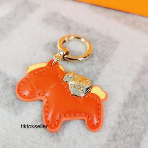 Keychains & Lanyards Designer Mouse Diamond Design Car Keychain Bag Hanging Charm Pony Key Ring Fashion Accessories