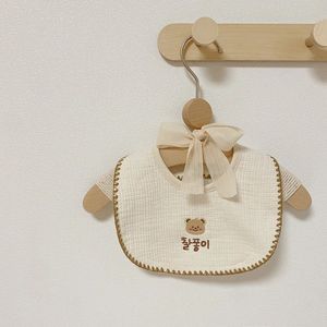 ビブスムープクロスムープクロスベイビービブ用子供用カスタマイズ生まれたベビースタッフの名前刺繍diy韓国ガーゼコットンタオル給餌エプロン231006