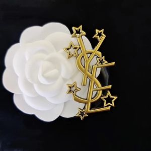 Marca de luxo carta broches designer broche pinos moda feminina pino broches broche ouro jóias acessórios amantes presente