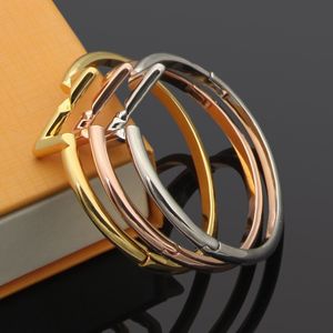 Ny designad Titanium Steel V-Letter V-Shaped Shiny with Diamonds Armband Bangle Designer Jewelry LVB216