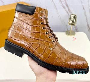 Man Martin Short Boots Cowhide Metal Men Shoes Classic Bee Thick Heels Leather Designer High Heeled Fashion Diamond Boot Stor storlek 39-45 -N089