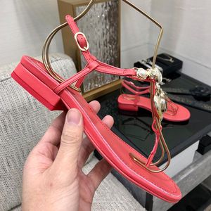 Läder 2024 Äkta ankelband Sandaler Sexig kvinnlig textur Kristallspänne Flip Flops Red Party Shoes For 83 889 96404