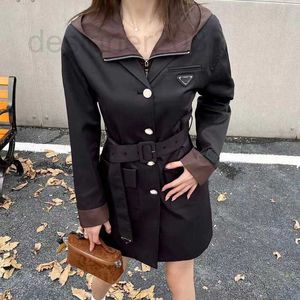 Women's Jackets Designer Design Fake Two Mid length Windbreaker Womens 2023 Autumn/Winter New Hooded Colored Waist Shrinking Suit Coat YIMP