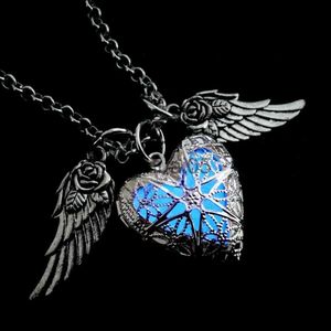 Pendant Necklaces Angel Heart Wing Pendant Luminous Halloween Collar Fluorescence Glow In The Dark Glowing Heart Necklace for Men Women x1009