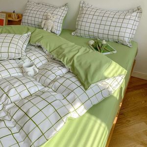 Set di biancheria da letto Set copripiumino stile semplice con federe Lenzuolo piatto senza piumino Kit per ragazze grigio per ragazzi Biancheria da letto singola doppia 231009