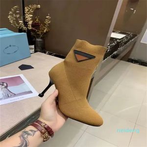 Runde köpfige Frauen High Heels kurze Stiefel dreieckige Dekoration mehrfarbige Schuhe von guter Qualität