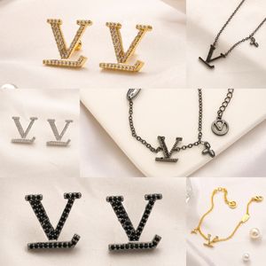 Lyxvarumärke örhängen designers armband halsband kvinnor smycken set bokstav örant armband 3 färg kristall örhänge för kvinnor festtillbehör inte allergisk