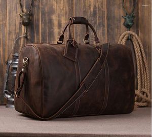 Duffelväskor Vintage Crazy Horse Leather Leather Men's Travel Bag of Trip Män duffle stor bagage tyghelg över natten