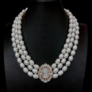 Chokers YING Klassischer Stil Multi-Strang-Reis-Perlen-Halskette 3 Reihen Süßwasser-Halskette Cameo-Muschel-Anhänger Frauen Schmuck 231010