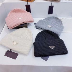 Designer Winter Hats For Mens Warm Knit Beanie Skull Caps Wind Proof 2023 Trendy Casual Retro Womens Luxury Woolen Beanies Outdoors Shopping Walking Sport PJ019