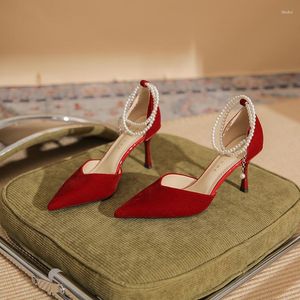 Sapatos de vestido Red High Heels Mulheres com 2023 Primavera Pointy Wedding Pearl Lace Daily Single