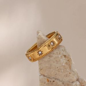 Anel solitário moda joias de aço inoxidável para mulheres 18k banhado a ouro à prova d'água cristal transparente zircão conjunto estrela anéis 231009