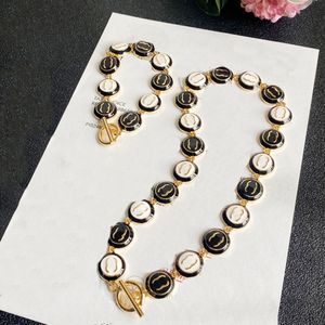 Nuevo Stampe Collar Pulsera Conjunto 18K Chapado en oro Latón Cobre Moda Mujer Diseñador Collares Gargantilla Colgante Cadena Cristal Imitación Perla Joyería de boda