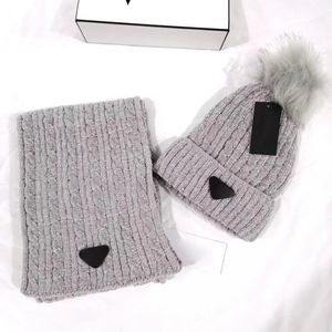 Warm Designer Beanie Christmas Gift High Quality Chenille Wool Winter Two-Piece Hat and Scarf Design Caps Shawl Designer Hats Scarves Wool Beanie Wrap Scarfs