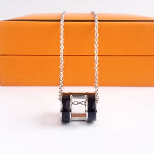 collana Designer Ciondolo Collane di lusso Donna Lettera gioielli Catene a catena Moda classica Colorfast Uomo Donna pendenti San Valentino Lettere di marca popolari