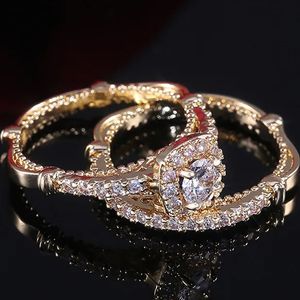 Set di gioielli da sposa con anello solitario Huitan Fabbrica all'ingrosso di lusso 2 pezzi Anelli di fidanzamento micro pavimentati da sposa di colore super dorato per ragazza 231010