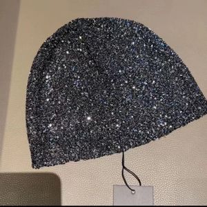 Kvinnors beanie lyxdesigner Brimlös hatt mode metall paljettbrev broderi motorhuv