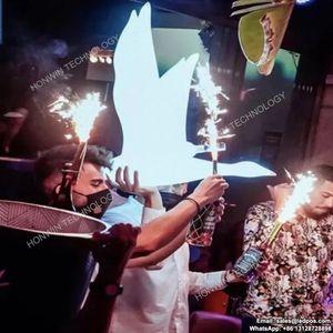 Inne imprezy imprezowe aktywacji Naładowania LED VIP Formed White Bottle Prezenter Glorifier Display na nocne życie w klubie nocnym 231009
