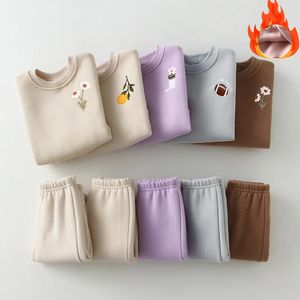 Conjuntos de roupas de inverno bebê menina menino roupas conjunto bordado engrossar lã sweatpants conjunto meninas treino quente criança menina roupas outfit 231010