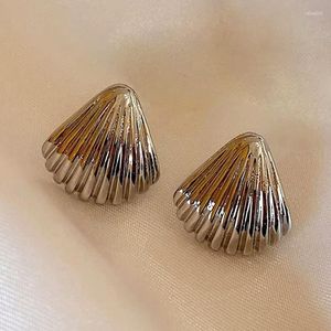 Kolczyki stadnorskie Huitan Sea Shell for Women Metal Materiał nowoczesny moda akcesoria kobiecego ucha Ocean Instrukcja biżuterii