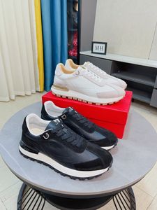 Ferragam sugli aggiornamenti del prodotto Migliore qualità Il nuovo sito Web ufficiale include scarpe casual in pelle di vitello con tessuto traspirante e scarpe da uomo casual traspirante.