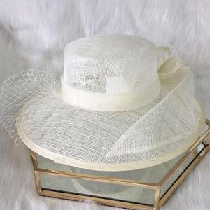 Basker vår sommar fedoras hatt brittisk bankett garn kvinnliga hattar mode platt topp bowknot breda takar mössa dag caps h6628