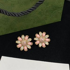 2024 New Floral Stud Earrings Womens Vintage Brass 브랜드 디자이너 귀걸이 여성 웨딩 파티 선물 보석