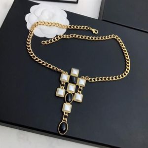 Vintage Fashion Jewelry for Women Party Europe Luxury Sweater Chain Black White Pearls Long Necklace C Stamp Gifts Chains297n