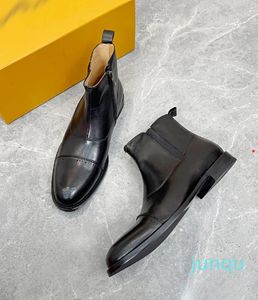 Stivaletti da uomo Martin in pelle di vacchetta Fibbia per cintura Scarpe da uomo in metallo Classico Ape Tacchi spessi Designer in pelle Alto