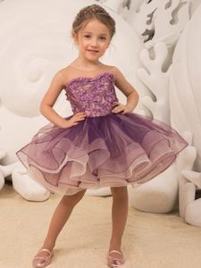 Lila bollklänning Flower Girl Heart Formed Backless 3D Floral Applicies Pärled Tulle Pageant Dress Custom Made Tutu Birthday Party Girls Communion Dresses 403