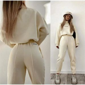 Mulheres Tracksuits Mulheres Turtleneck Fleece Tracksuit Casual Carta Imprimir Manga Longa Tops e Sweatpants Terno Inverno Grosso Quente Duas Peças Set 231010