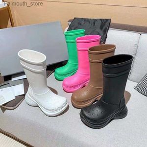 Botas Designer Homens Mulheres Moda Bota de Neve Salto Chuva Borracha Inverno Rainboots Plataforma Ankle Slip-On Metade Rosa Preto Verde Focalistic Outdoor Luxury Booties Q231011