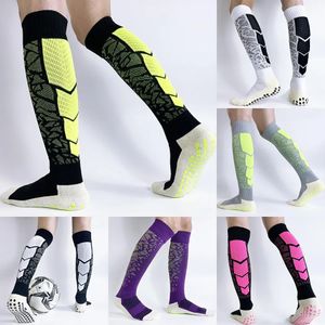 Sportstrumpor Non-Slip Long Soccer Socks Adults Size Knee High Professional Rubber Block Handduk Botten Fotboll Hockey Basketball Grip Socks 231009