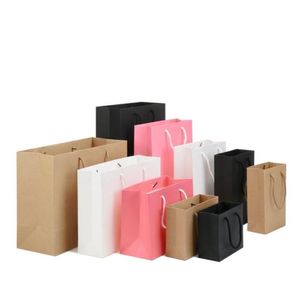 Paketleme çantaları toptan kağıt hediye çantaları sapla siyah kahverengi pembe beyaz renkler kıyafet takılar mücevher dükkan çanta sargısı geri dönüştürülebilir kese ofisi dhojz