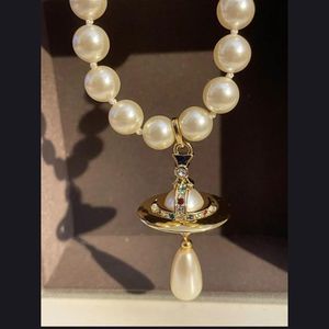 Collana di perle di lusso con goccia di moda, ciondolo di gioielli firmati, collana di Saturno stereoscopico, stile retrò191o