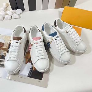 TIME OUT Scarpe casual Blu Mix di materiali Scarpa in pelle goffrata Ciondoli floreali trainer Moda Donna Sneaker Scarpe da ginnastica con plateau Chaussures Scarpe da ginnastica con suola 03