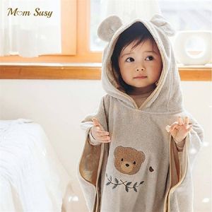 Towels Robes born Baby Boy Girl Button Bathrobe Towel 100% Cotton Infant Toddler Child Cartoon Hooded Bathrobe Cloak 231006