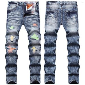 Mäns jeans 2023 Autumn Winter Light Color Ripped Patch Men Slim Personality Tends Trousers Mid-midjediserade Classe Clothing