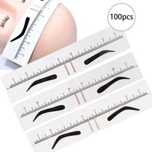 Ögonbrynverktyg Stencils 100 st en gång ögonbryns linjal mögel hjälper design transparent klibbig ögonbryn tatuering halva permanent makeup mikroblåsande linjalverktyg 231007