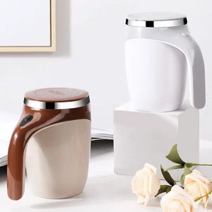 Muggar Automatisk självrörande magnetisk mugg rostfritt stål temperaturskillnad Kaffeblandning Cup Blender Smart Mixer Thermal Cup 231009