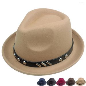 Berets Autumn And Winter Women Fedoras Hats Small Brim Peach Heart Top Jazz Caps Cotton Polyester 57-58cm Rivet Strap Decoration 2023