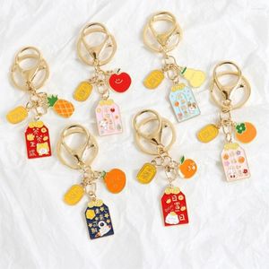 Nyckelringar Nedar Söt frukt Keychain ananaspäron Apple Orange Persimmon Emalj Nyckelkedja för kvinnor som hälsar smycken gåvor Animal Keyring