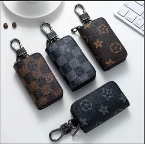 PU LEATHER BAG KEYCHAINS Bilnycklar Holder Key Rings Black Plaid Brown Flower Pouches Pendant Keyrings Charms för män och kvinnors gåvor 4 färger.