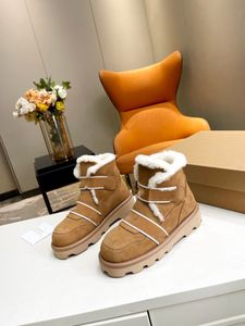 المصممين الأستراليين Snow Boots Women Tasman Wool Slippers التي تجمع بين جلد الغنم وأحذية المطر من الجلد الفخمة ذات اللون الفخم الفخم