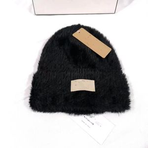 Yeni kış bükülme örgü şapka kadınlar için kürk ponpom kalın peluş kapak beanie düz renk bayanlar sıcak kayak kar kafatası Beanies