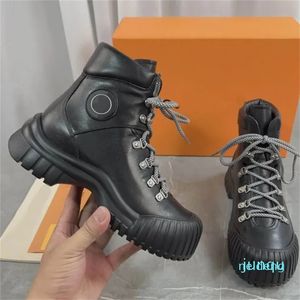 Designer -botas de tornozelo Calfskin Wonderland plataforma de couro plana dedo do pé redondo rendas até bota legal qualidade de luxo