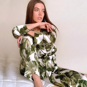 Hemkläder Summer Kvinnor Satin Sleepwear Print Leaf Pyjamas Set Casual Nightwear Pyjamas Lounge Wear Lapel Clothes Lingreie